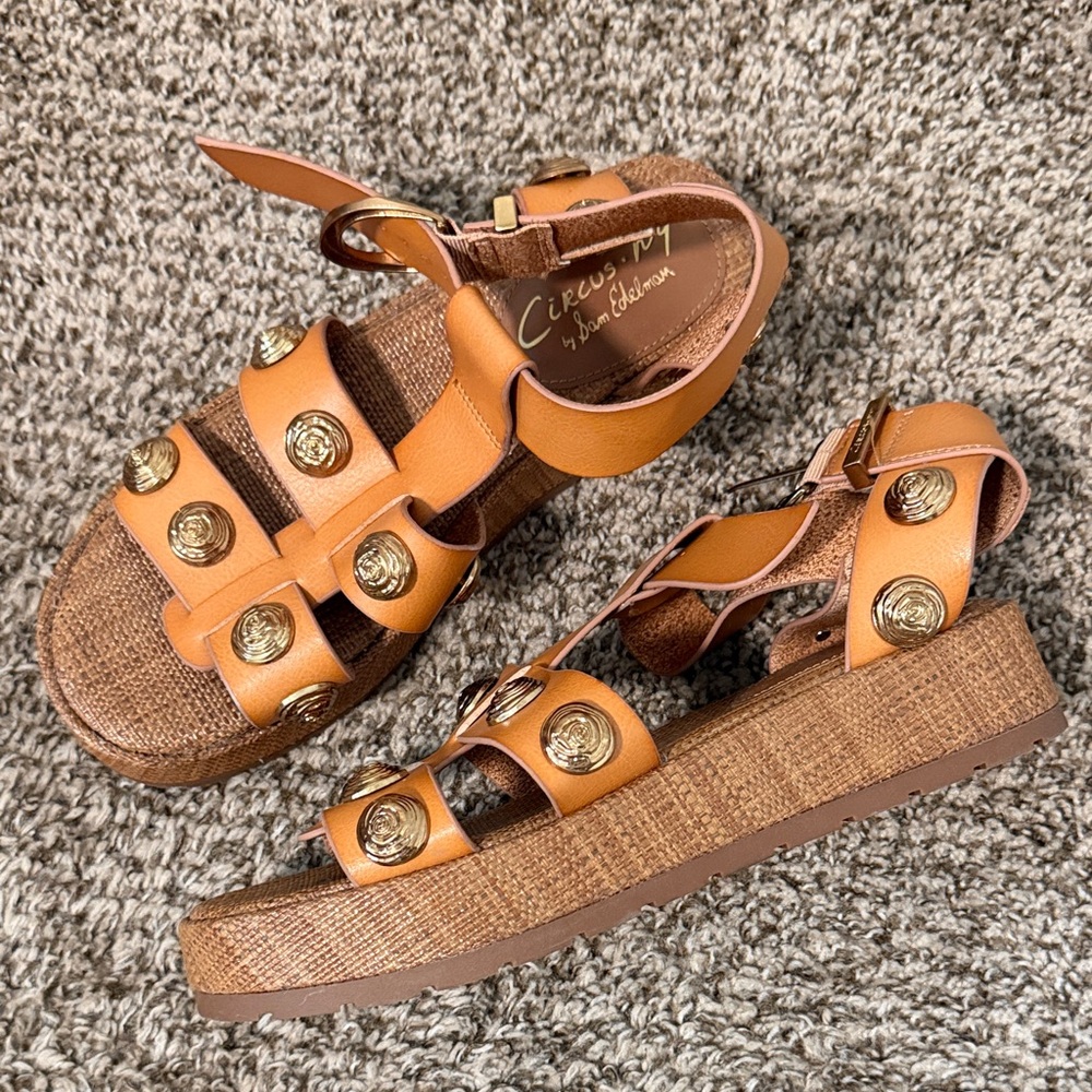 Circus by Sam Edelman Tan Platform Sandals with Gold Details